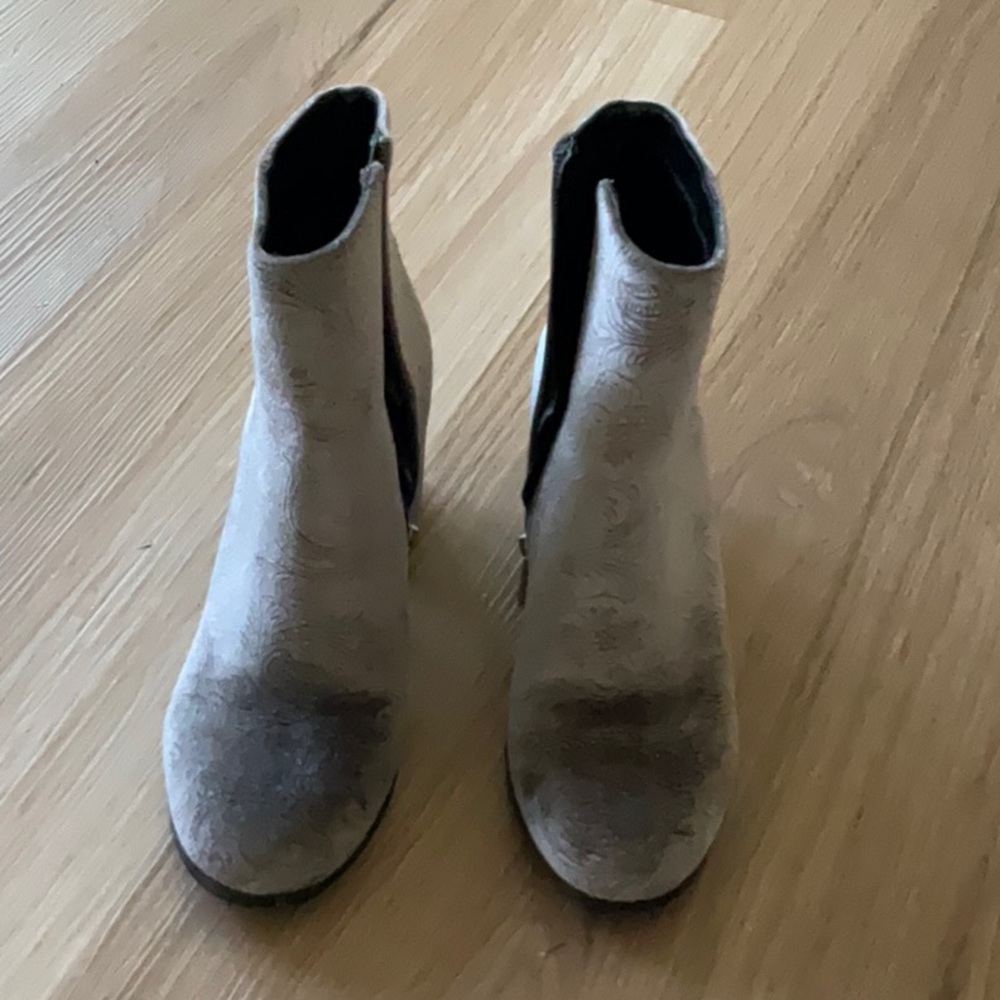 Cute silver booties with pattern